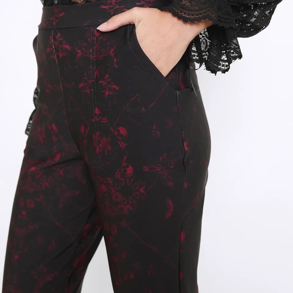 Blackmilk “DEAD PRETTY RED CUFFED PANTS” SKULLS Size Medium M NWT - Picture 4 of 16